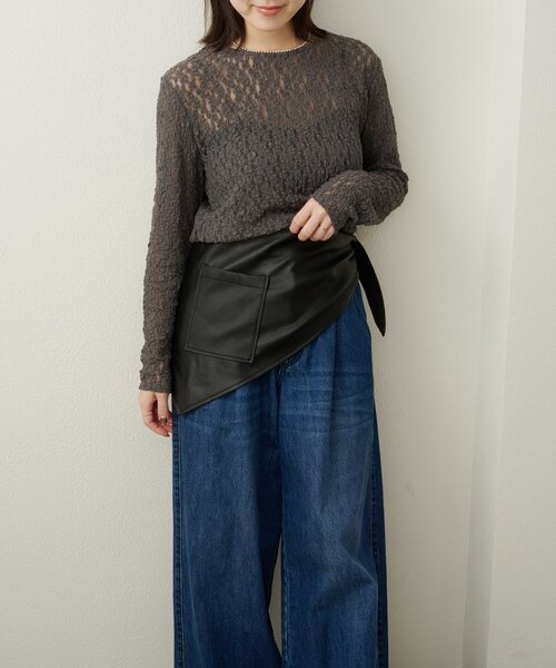 Omekashi（オメカシ）の「フェイクレザートライアングルマルチストール（ストール/ショール・レディース・オフホワイト/ブラック・ONE SIZE）」の6枚目の写真