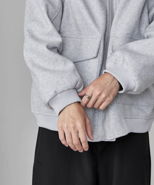 Theater code(シアターコード)の「Basic Flap Pocket Blouson / ベーシック フラップポケット付き スウェット ブルゾン 秋 秋服メンズ 2026年秋冬 冬服(ブルゾン・メンズ・アッシュ/チャコール・M/L)」の8枚目の写真