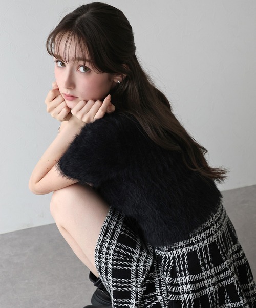 BLUEEAST(ブルーイースト)の「ハイネックシャギーニット(ニット/セーター・レディース・ブラウン/ベージュ/ブラック/レッド・MEDIUM)」の1枚目の写真