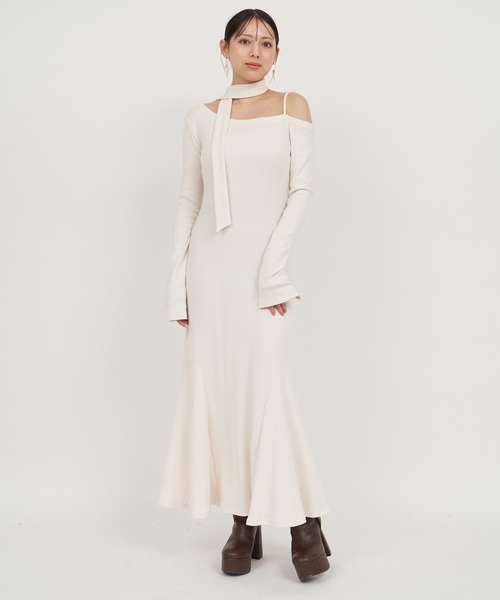 ROYAL PARTY(ロイヤルパーティー)の「ストール付アシンメトリーカットマキシワンピース(ワンピース・レディース・オフホワイト/グレー/ブラック・FREE)」の10枚目の写真