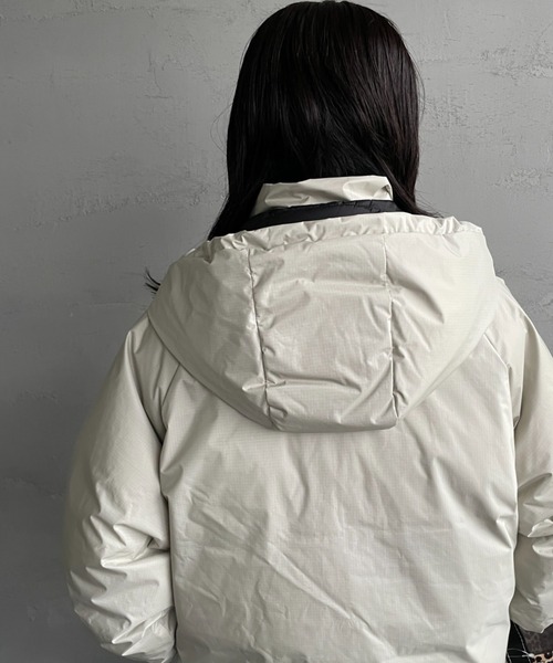 NANGA（ナンガ）の「[NANGA/ナンガ] 別注 オーロラダウンジャケット（ダウンジャケット/コート・レディース・アイボリー/グリーン/ブラック・M/S/L/XL）」の16枚目の写真