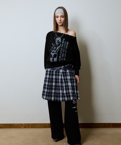 LUVISTRUE(ラヴイズトゥルー)の「GT ONE SHOULDER SWEATSHIRT(スウェット・レディース・グレー/ブラック・FREE)」の5枚目の写真