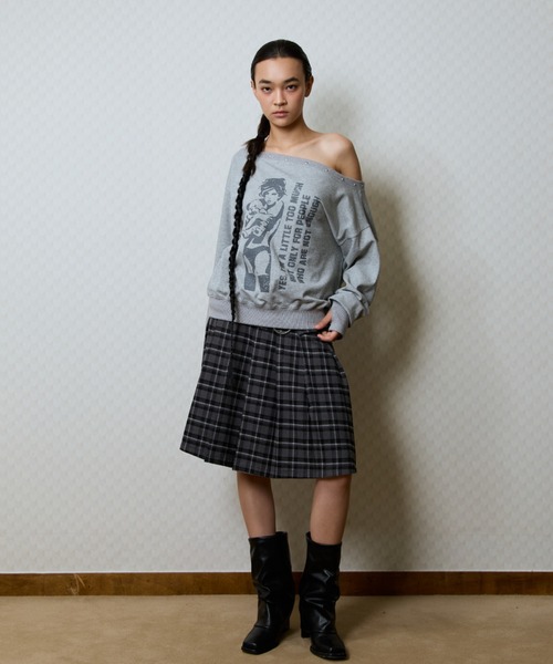 LUVISTRUE(ラヴイズトゥルー)の「GT ONE SHOULDER SWEATSHIRT(スウェット・レディース・グレー/ブラック・FREE)」の8枚目の写真