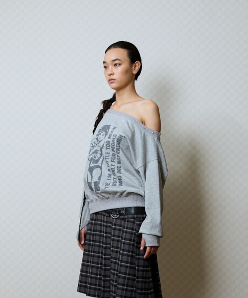 LUVISTRUE(ラヴイズトゥルー)の「GT ONE SHOULDER SWEATSHIRT(スウェット・レディース・グレー/ブラック・FREE)」の12枚目の写真