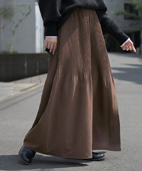 HUG.U(ハグユー)の「ワイドプリーツパンツ(その他パンツ・レディース・ブラック/ダークブラウン・レギュラー丈/トール丈)」の3枚目の写真