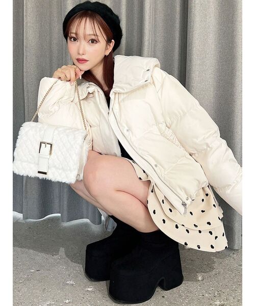 RESEXXY（リゼクシー）の「キルティングファーコンパクトバッグ（ハンドバッグ・レディース・ホワイト/ブラック・FREE）」の5枚目の写真