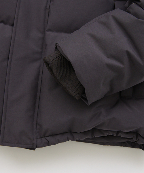 JOURNAL STANDARD(ジャーナルスタンダード)の「LASKA air / ラスカ エアー ショート スタンド グース ダウン(ダウンジャケット/コート・メンズ・ブラック系その他/ライトグレー/ベージュ・SMALL/MEDIUM/LARGE)」の6枚目の写真