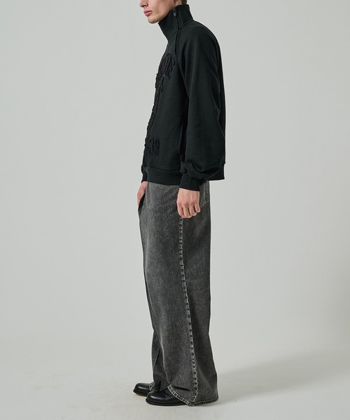 TAAKK(ターク)の「【TAAKK】TAPE EMBROIDERY JERSEY SWEAT SHIRT(スウェット・メンズ・グレー/ブラック・2/3)」の4枚目の写真