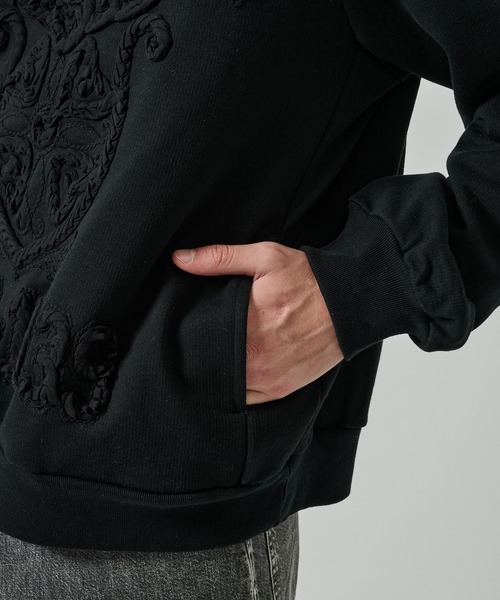 TAAKK(ターク)の「【TAAKK】TAPE EMBROIDERY JERSEY SWEAT SHIRT(スウェット・メンズ・グレー/ブラック・2/3)」の11枚目の写真