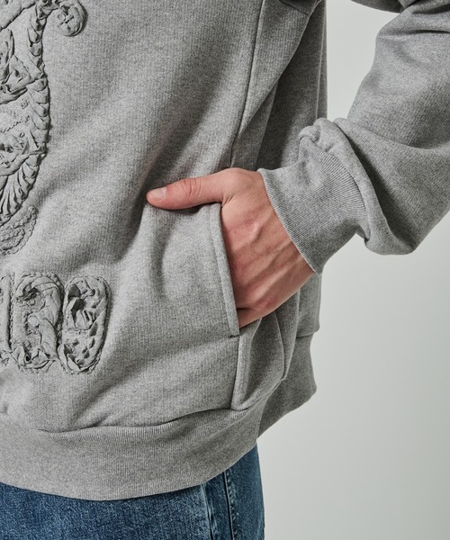 TAAKK(ターク)の「【TAAKK】TAPE EMBROIDERY JERSEY SWEAT SHIRT(スウェット・メンズ・グレー/ブラック・2/3)」の16枚目の写真