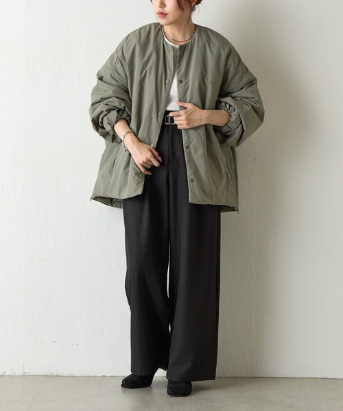 COLONY 2139（コロニートゥーワンスリーナイン）の「サイドジップノーカラー中綿ジャケット（ノーカラージャケット・レディース・カーキ/ブラック・FREE）」の17枚目の写真