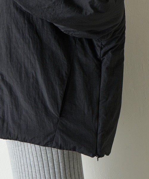 COLONY 2139（コロニートゥーワンスリーナイン）の「サイドジップノーカラー中綿ジャケット（ノーカラージャケット・レディース・カーキ/ブラック・FREE）」の12枚目の写真