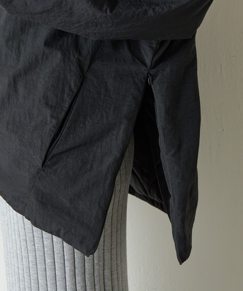 COLONY 2139（コロニートゥーワンスリーナイン）の「サイドジップノーカラー中綿ジャケット（ノーカラージャケット・レディース・カーキ/ブラック・FREE）」の15枚目の写真