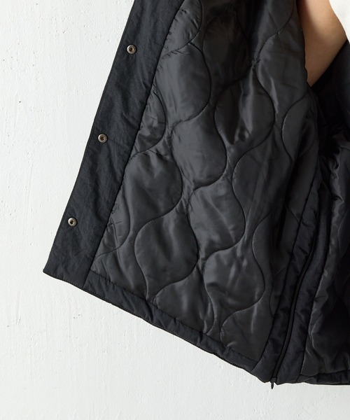 COLONY 2139（コロニートゥーワンスリーナイン）の「サイドジップノーカラー中綿ジャケット（ノーカラージャケット・レディース・カーキ/ブラック・FREE）」の16枚目の写真