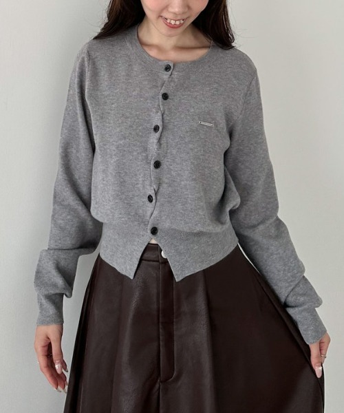 セール】【差がつくデザイン】クロスボタンニットカーディガン
