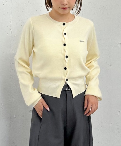 archives（アルシーヴ）の「【差がつくデザイン】クロスボタンニットカーディガン（カーディガン/ボレロ・レディース・グレー/アイボリー/グリーン/ブラック/レッド・MEDIUM）」の18枚目の写真