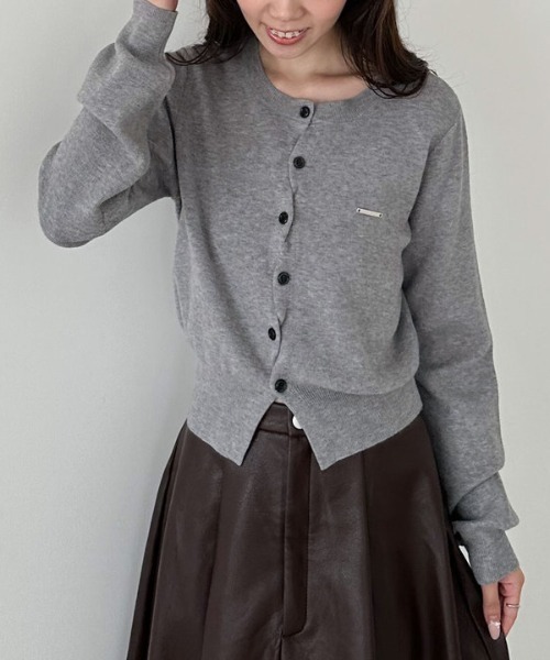 セール】【差がつくデザイン】クロスボタンニットカーディガン