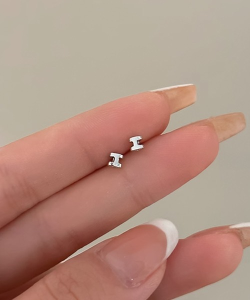 blackdia ocean(ブラックダイヤオーシャン)の「blackdia ocean Hモチーフ ミニピアス silver925(ピアス(両耳用)・レディース・シルバー系その他/ゴールド/シルバー/ゴールド系その他・MEDIUM/SMALL)」の2枚目の写真