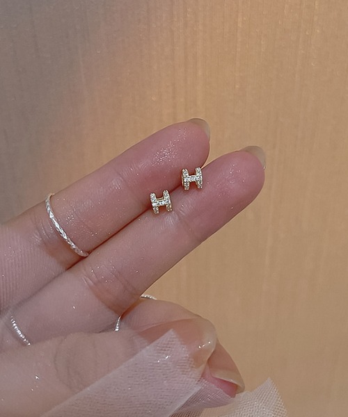 blackdia ocean(ブラックダイヤオーシャン)の「blackdia ocean Hモチーフ ミニピアス silver925(ピアス(両耳用)・レディース・シルバー系その他/ゴールド/シルバー/ゴールド系その他・MEDIUM/SMALL)」の8枚目の写真