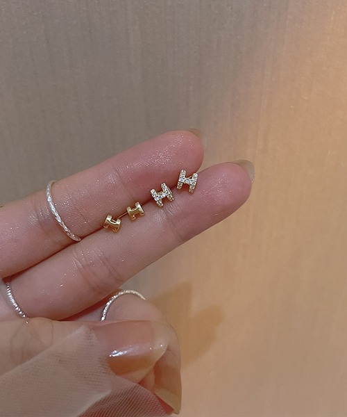 blackdia ocean(ブラックダイヤオーシャン)の「blackdia ocean Hモチーフ ミニピアス silver925(ピアス(両耳用)・レディース・シルバー系その他/ゴールド/シルバー/ゴールド系その他・MEDIUM/SMALL)」の5枚目の写真