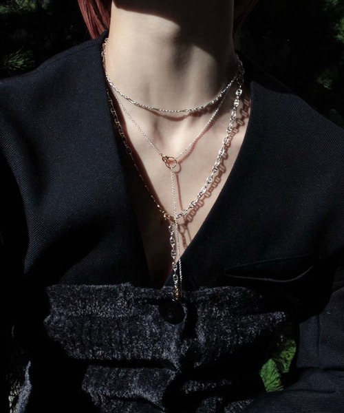 Soierie(ソワリー)の「レイヤード ネックレス (3Set) / Layered necklace (3Set)(ネックレス・レディース・シルバー×ゴールド・FREE)」の3枚目の写真