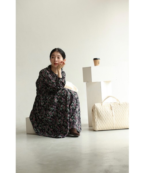 cawaii(カワイイ)の「(黒)枝垂れる花の胸元シャーリングミディアムワンピース(ワンピース・レディース・ブラック・FREE)」の10枚目の写真