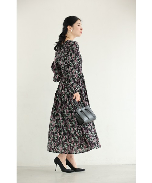 cawaii(カワイイ)の「(黒)枝垂れる花の胸元シャーリングミディアムワンピース(ワンピース・レディース・ブラック・FREE)」の15枚目の写真