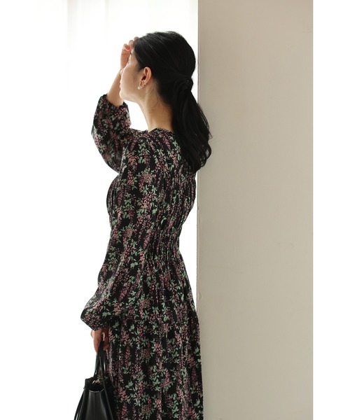 cawaii(カワイイ)の「(黒)枝垂れる花の胸元シャーリングミディアムワンピース(ワンピース・レディース・ブラック・FREE)」の19枚目の写真
