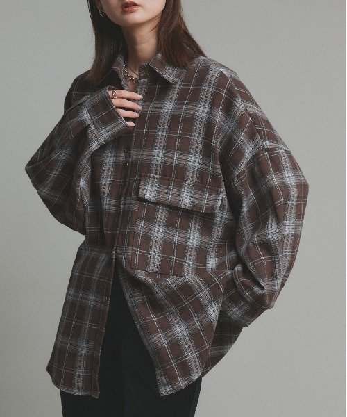 ad thie(アドティエ)の「ポケット付き オーバーサイズ チェックシャツ(シャツ/ブラウス・レディース・ブラック/ブルー/ブラウン・FREE)」の2枚目の写真