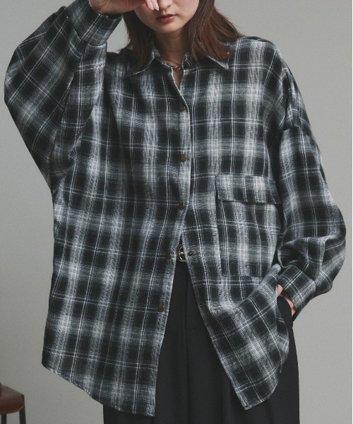 ad thie(アドティエ)の「ポケット付き オーバーサイズ チェックシャツ(シャツ/ブラウス・レディース・ブラック/ブルー/ブラウン・FREE)」の1枚目の写真