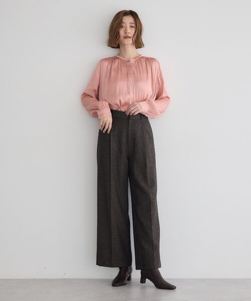 YECCA VECCA（イェッカヴェッカ）の「サテンギャザーブラウス（シャツ/ブラウス・レディース・オフホワイト/ピンク/ブラウン・FREE）」の12枚目の写真