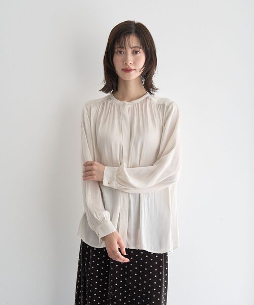 YECCA VECCA（イェッカヴェッカ）の「サテンギャザーブラウス（シャツ/ブラウス・レディース・オフホワイト/ピンク/ブラウン・FREE）」の17枚目の写真