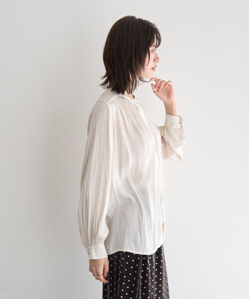 YECCA VECCA（イェッカヴェッカ）の「サテンギャザーブラウス（シャツ/ブラウス・レディース・オフホワイト/ピンク/ブラウン・FREE）」の19枚目の写真