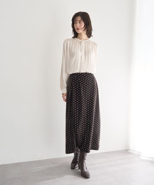 YECCA VECCA（イェッカヴェッカ）の「サテンギャザーブラウス（シャツ/ブラウス・レディース・オフホワイト/ピンク/ブラウン・FREE）」の21枚目の写真