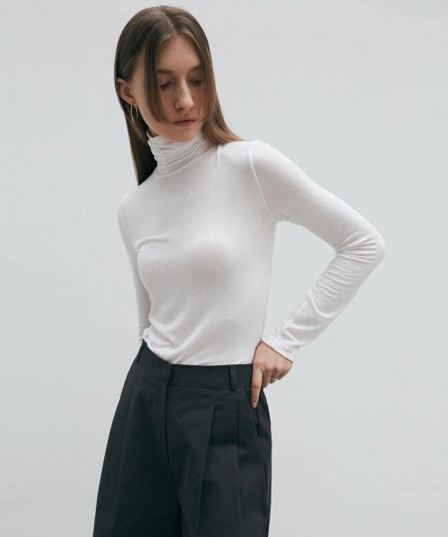 NICK&NICOLE(ニックアンドニコール)の「MINIMAL SLIM TURTLENECK TEE_WHITE(Tシャツ/カットソー・レディース・その他・FREE)」の1枚目の写真