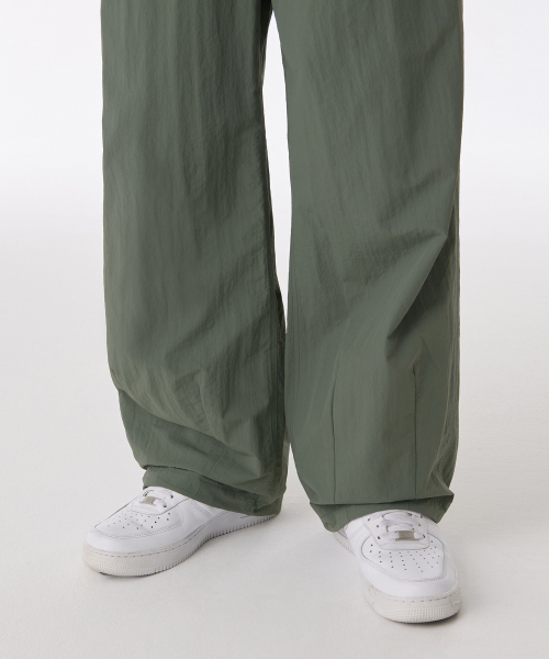 MUSINSA STANDARD（ムシンサスタンダード）の「ナイロンバルーンパンツ [カーキ]（その他パンツ・メンズ・その他・40/31/33/26/27/28/29/38/42/36/34/32/30）」の7枚目の写真