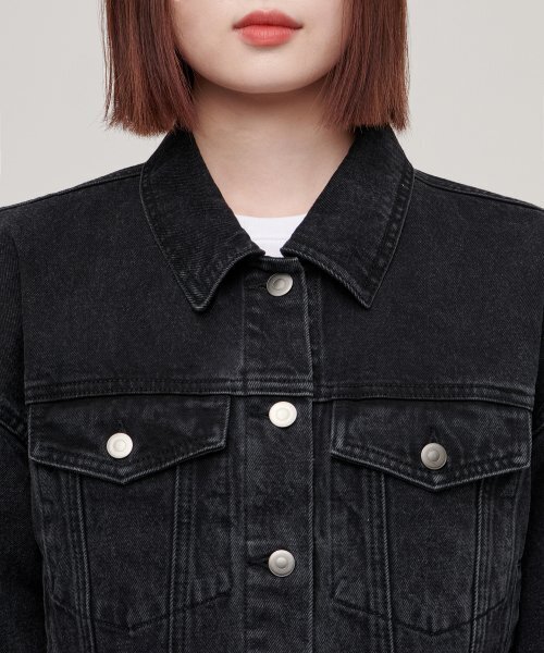 MUSINSA STANDARD WOMAN（ムシンサスタンダードウーマン）の「ウィメンズオーバーサイズデニムトラッカージャケット[ウォッシュドブラック]（デニムジャケット・レディース・その他・SMALL/MEDIUM）」の4枚目の写真