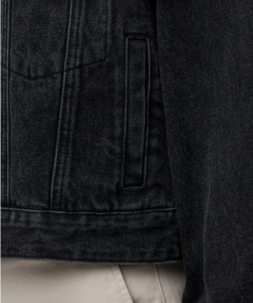 MUSINSA STANDARD WOMAN（ムシンサスタンダードウーマン）の「ウィメンズオーバーサイズデニムトラッカージャケット[ウォッシュドブラック]（デニムジャケット・レディース・その他・SMALL/MEDIUM）」の7枚目の写真