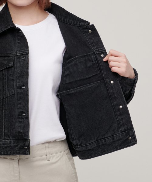 MUSINSA STANDARD WOMAN（ムシンサスタンダードウーマン）の「ウィメンズオーバーサイズデニムトラッカージャケット[ウォッシュドブラック]（デニムジャケット・レディース・その他・SMALL/MEDIUM）」の11枚目の写真