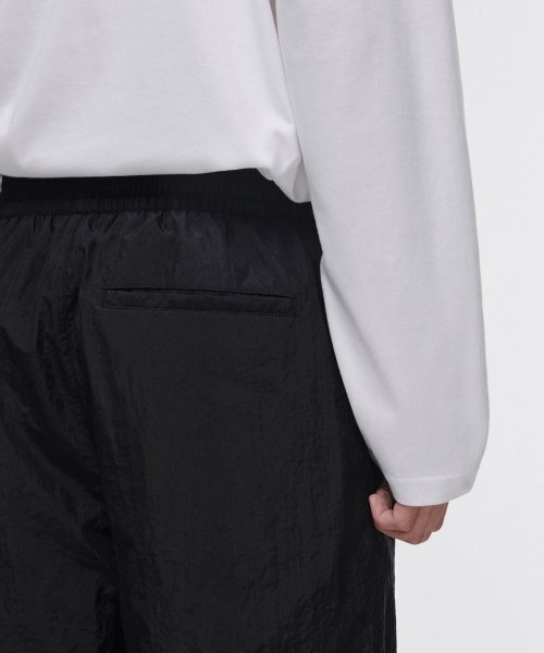 MUSINSA STANDARD（ムシンサスタンダード）の「裏起毛ナイロンワイドストリングパンツ[ブラック]（その他パンツ・メンズ・その他・42/36/34/32/30/26/28/38/40）」の6枚目の写真