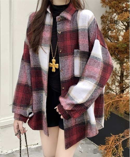 gossip!ロサンゼルス(ゴシップロサンゼルス)の「Y2K 男女共用ビッグサイズシャツチェック ロングシャツ(Tシャツ/カットソー・レディース・ブラック/ワイン/チェック・M)」の2枚目の写真