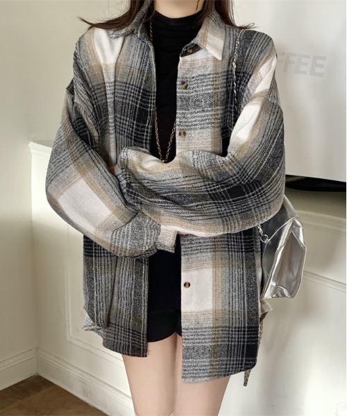 gossip!ロサンゼルス(ゴシップロサンゼルス)の「Y2K 男女共用ビッグサイズシャツチェック ロングシャツ(Tシャツ/カットソー・レディース・ブラック/ワイン/チェック・M)」の1枚目の写真