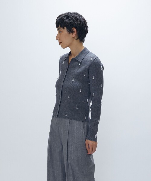 1er Arrondissement(プルミエアロンディスモン)の「フラワービジューニットシャツ(ニット/セーター・レディース・グレー系その他7・FREE)」の2枚目の写真
