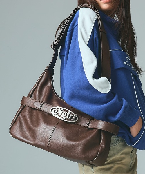 X-girl（エックスガール）の「OVAL LOGO CLASP FAUX LEATHER SHOULDER BAG（ショルダーバッグ・レディース・ブラウン/ブラック・ONE SIZE）」の15枚目の写真