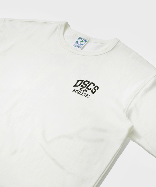 DISCUS ATHLETIC(ディスカス アスレチック)の「ヘビーウェイト DCSC スモールロゴTシャツ オフホワイト(Tシャツ/カットソー・メンズ・その他・MEDIUM/LARGE/X-LARGE/XX-LARGE)」の3枚目の写真