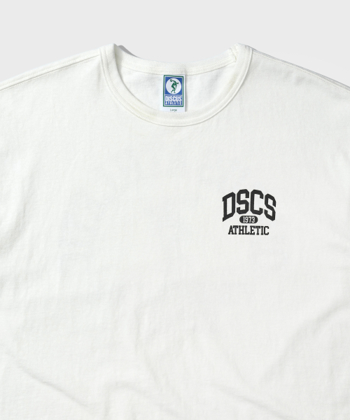 DISCUS ATHLETIC(ディスカス アスレチック)の「ヘビーウェイト DCSC スモールロゴTシャツ オフホワイト(Tシャツ/カットソー・メンズ・その他・MEDIUM/LARGE/X-LARGE/XX-LARGE)」の2枚目の写真