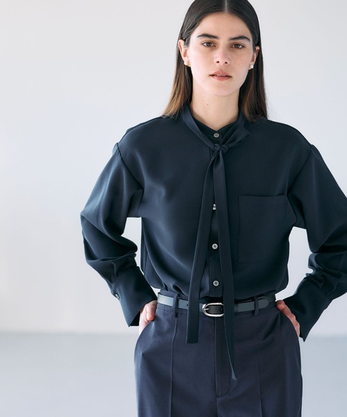 N.O.R.C（ノーク）の「バックサテンストレッチボウタイブラウス（シャツ/ブラウス・レディース・ホワイト/サックスブルー/ネイビー・フリー）」の2枚目の写真