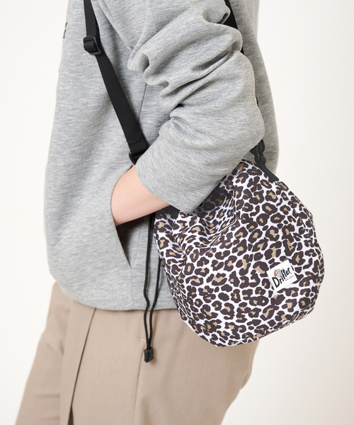 Drifter（ドリフター）の「Drifter / ドリフター DRAWSTRING POUCH / ドローストリングポーチ（ショルダーバッグ・レディース・ブルー/チャコールグレー/ブラック系その他/ブラック・FREE）」の4枚目の写真