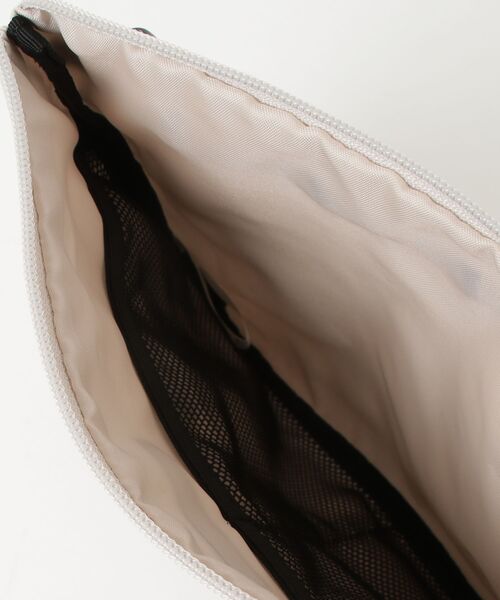 le coq sportif（ルコックスポルティフ）の「サコッシュ（ボディバッグ/ウエストポーチ・メンズ・ピンク/グレー/カーキ/ブラック・F）」の17枚目の写真