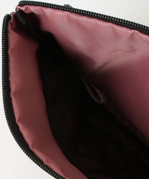 le coq sportif（ルコックスポルティフ）の「サコッシュ（ボディバッグ/ウエストポーチ・メンズ・ピンク/グレー/カーキ/ブラック・F）」の19枚目の写真